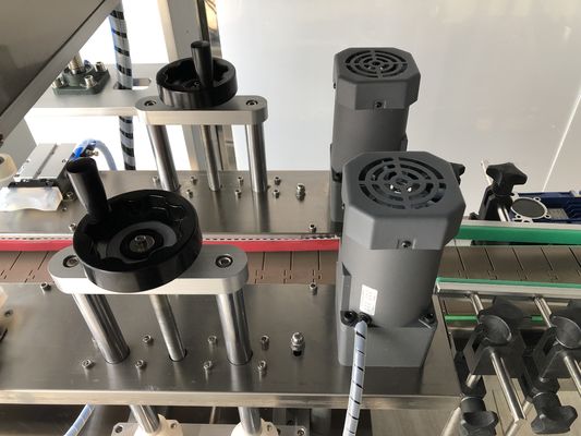 Many Kind of Bottles Servo Capping Machine Automatic Bottle Capper 20-50 Pcs / Min